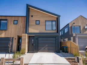 Parkside Views - Wanaka Holiday Home